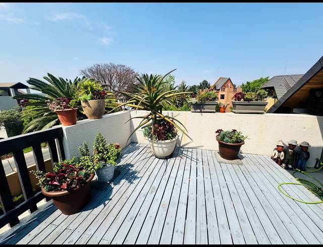 2 BEDROOM FLAT FOR SALE IN PINESLOPES